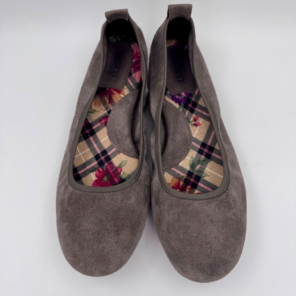 EUC‎ Born Julianne Ballet Flats Taupe Suede Leather Berry Sole Womens 10M D86722